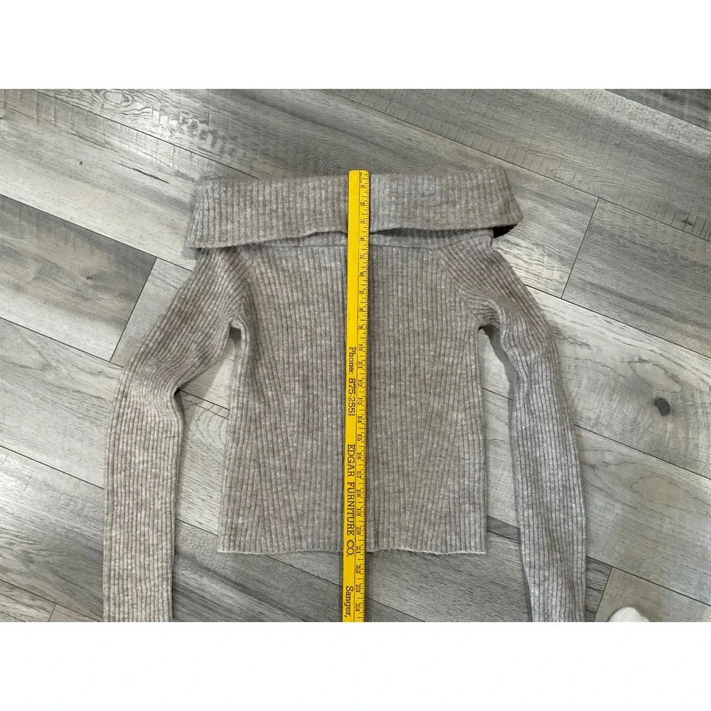 H&M Women Beige Ribbed‎ Off The Shoulder Long Sleeve Knit Sweater Size M